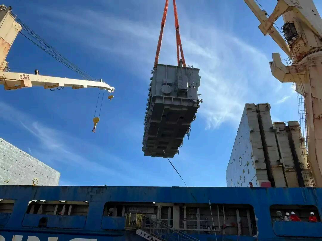128 тонналық екі трансформатор Африкаға жол тартты: Неліктен әрбір ауыр жүк көтеру шеберлік пен жауапкершілік сынағы